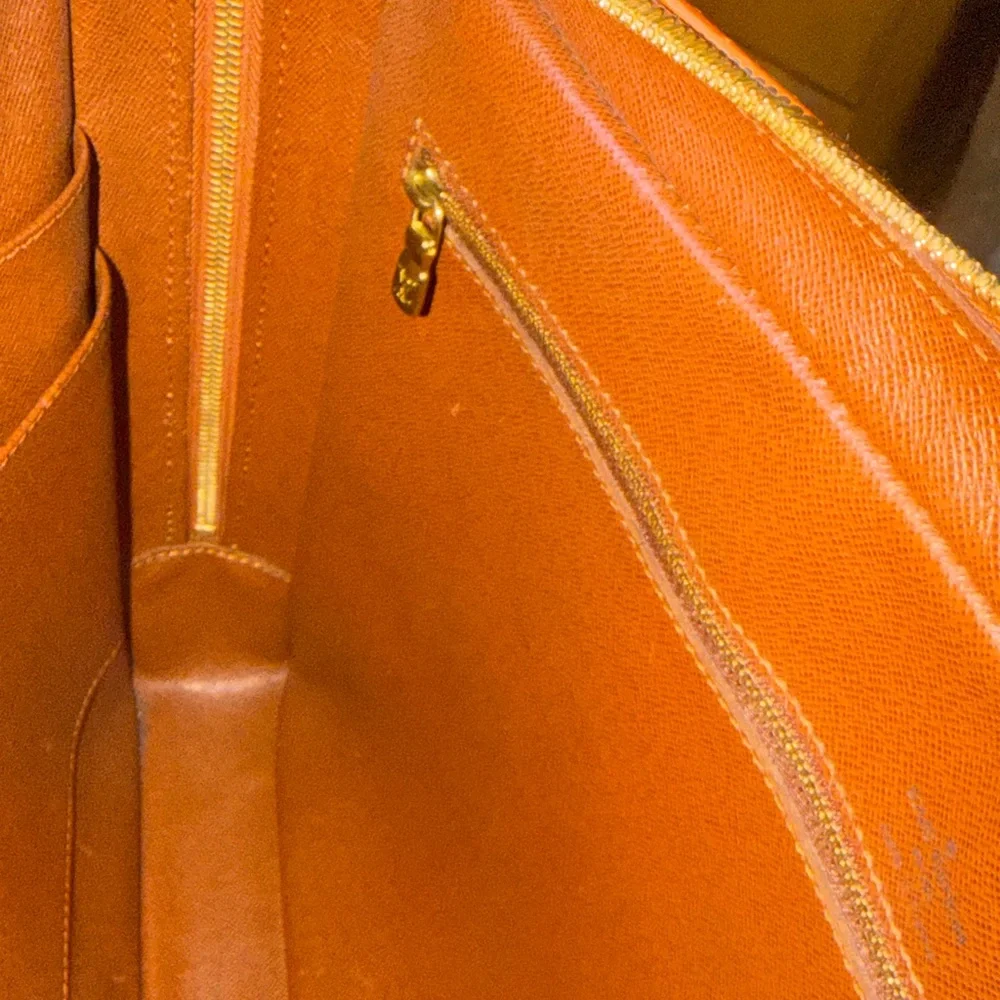 💯💯Louis Vuitton Tan/Brown Epi Leather Briefcase with Gold Hardware